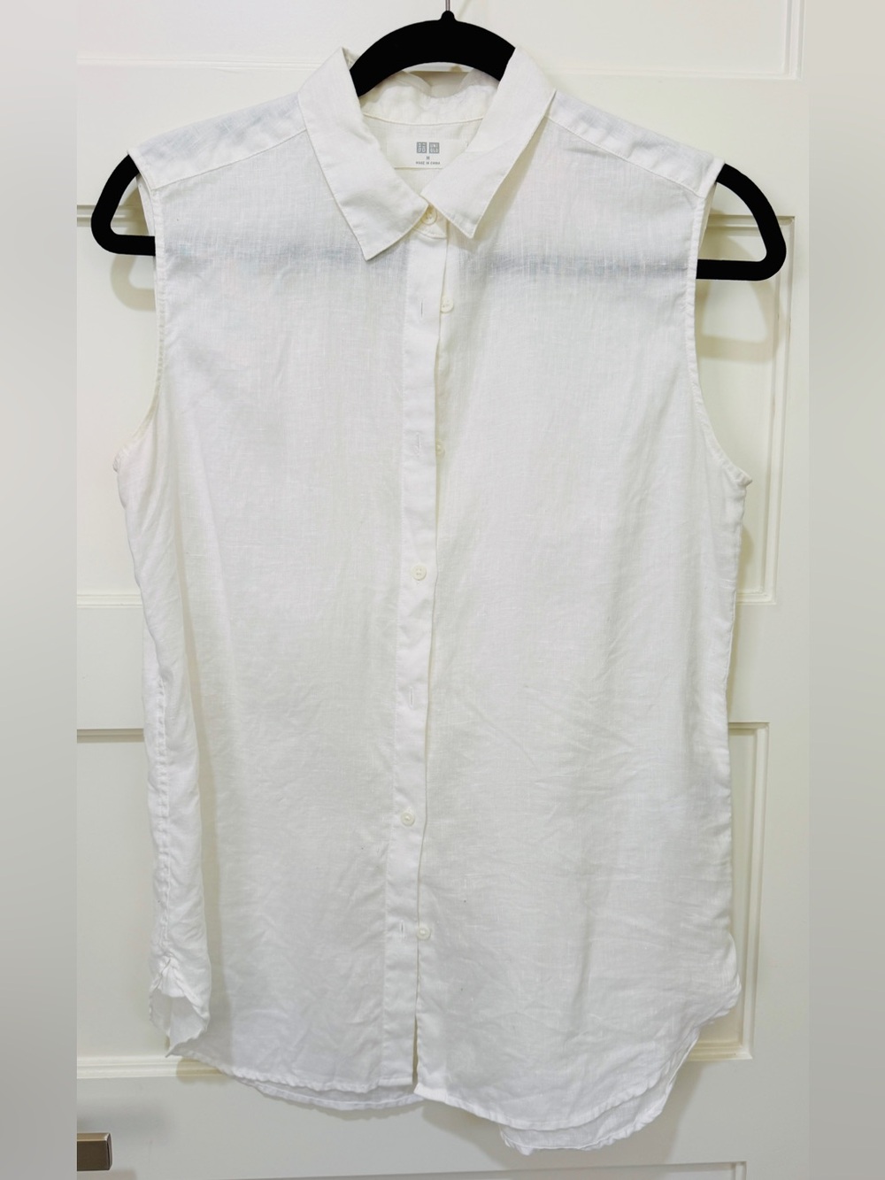 Uniqlo White Sleeveless Button-Down Shirt